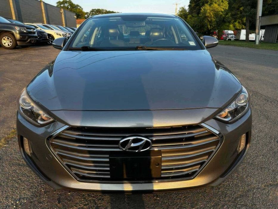 Hyundai Elantra Limited      2017