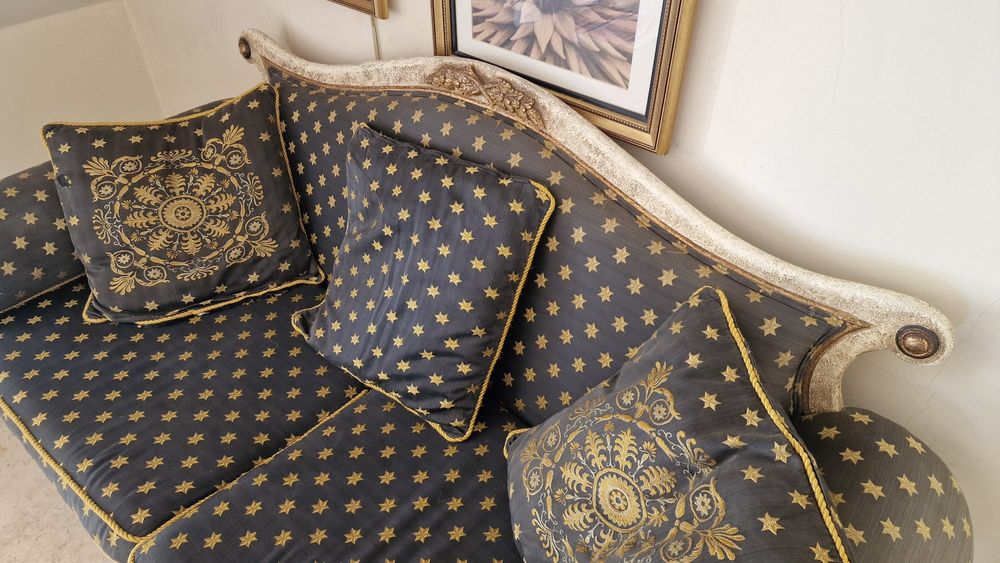 Sofa antigo. Muito original.