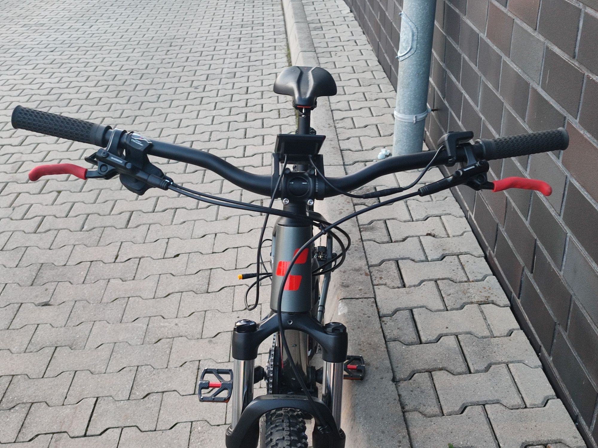 Rower elektryczny Cube Analog