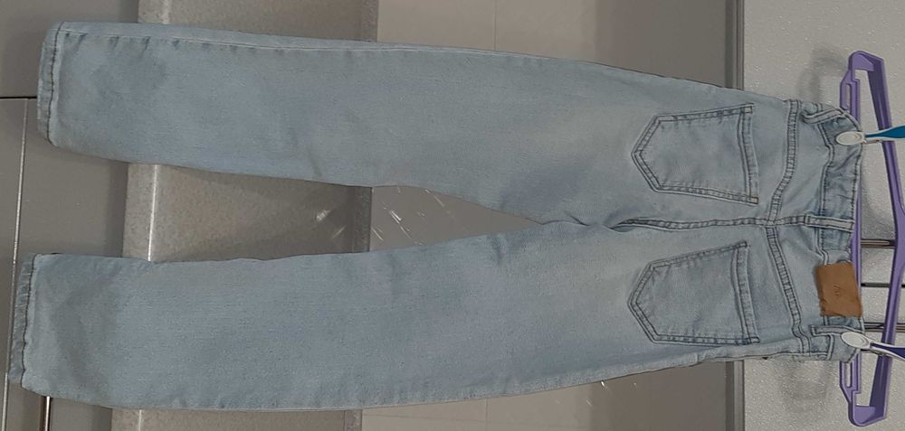 Джинсы на девочку ZARA