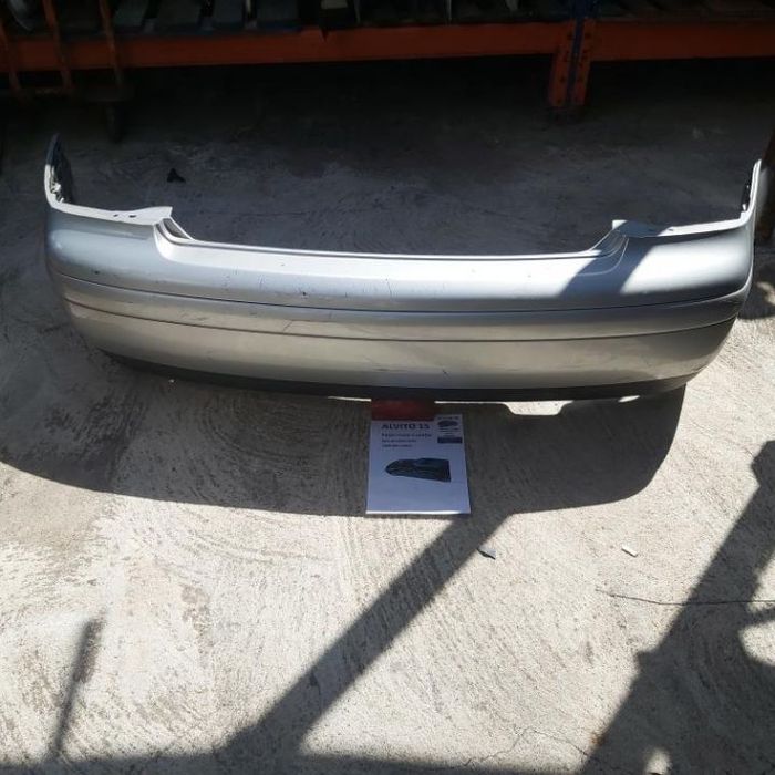 Para choques tras Volkswagen Bora 2001 cinzento