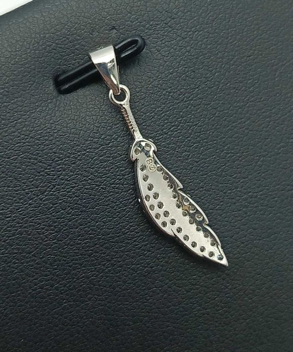 Urocza Srebrna Zawieszka Piórko 1,11g p925