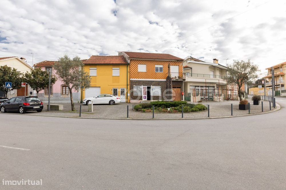 Prédio T4 de utilização mista em Panoias - Braga