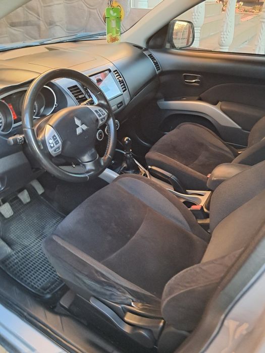 Митсубиси аутлендер