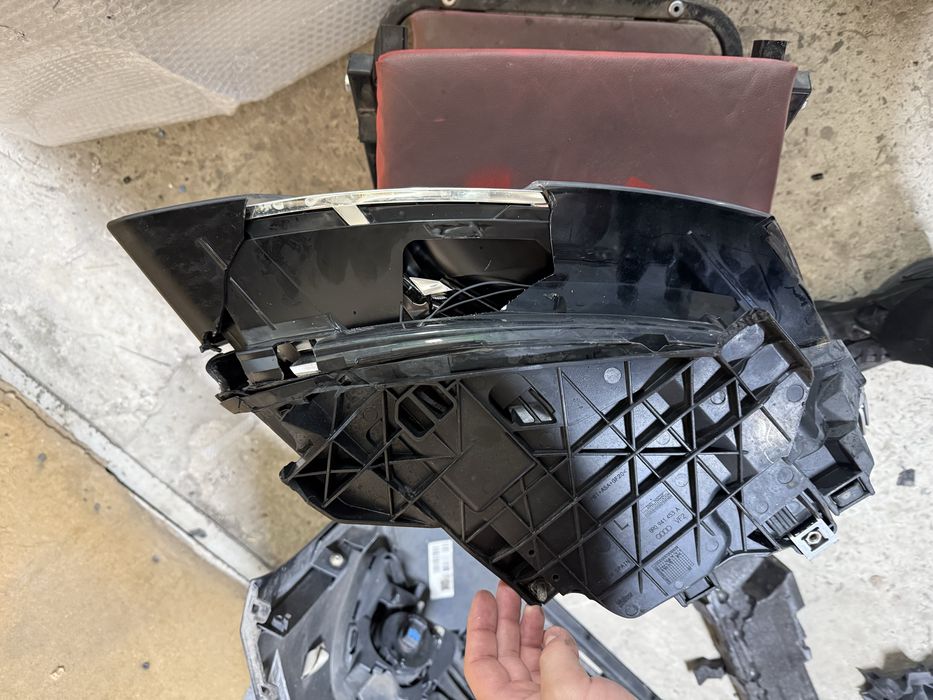 Фара передня ліва AUDI Q5 8R