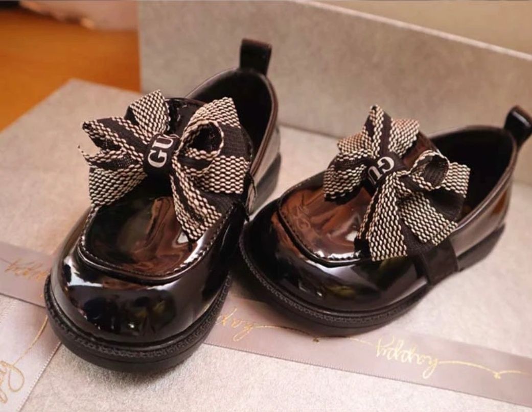 Buty dla dziewczynki półbuty lakierek