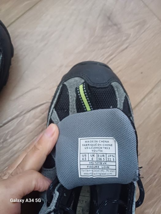 Кросівки розмір 36.5