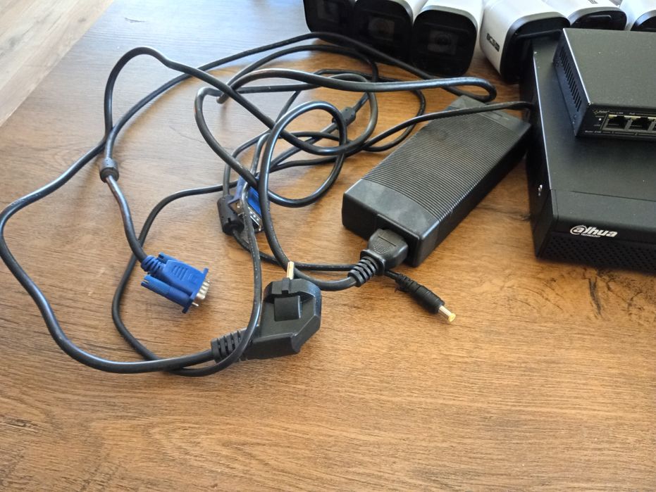 Kamery wewnątrz zewnątrz używane 1,5 roku aplikacja na telefon kompute