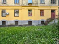 Продається цокольне приміщення в жилому будинку на Шота Руставелі