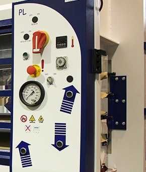 Prasa półkowa do forniru OMC 2500x1300mm 90 ton