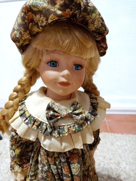 Boneca porcelana antiga (40cm)