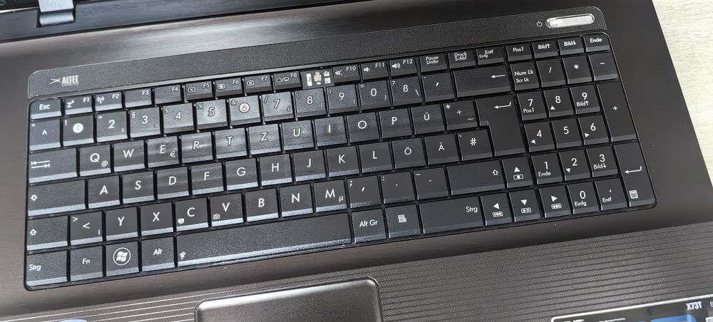 Ноутбук Asus X73T/AMD AG-3420M/Ram 6Gb /HDD 750Gb /Video 1Gb HD7670M