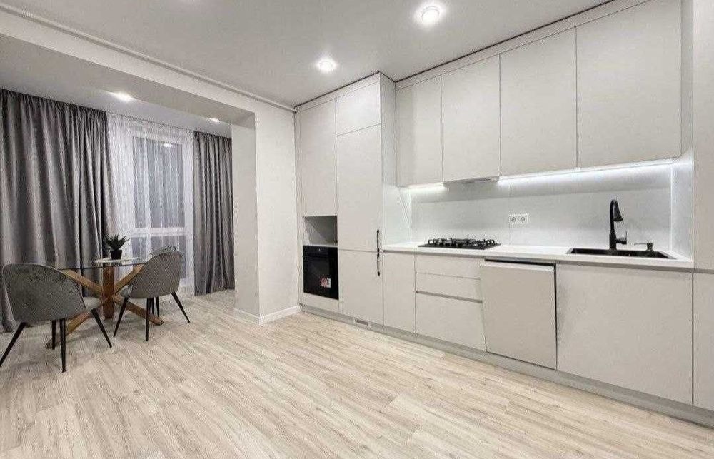 1-кімнатна 47кв.м. ,,На Щасливому " Кухня-Студія +Велика кімната!