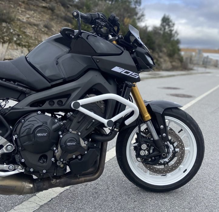 Mota Yamaha MT 09