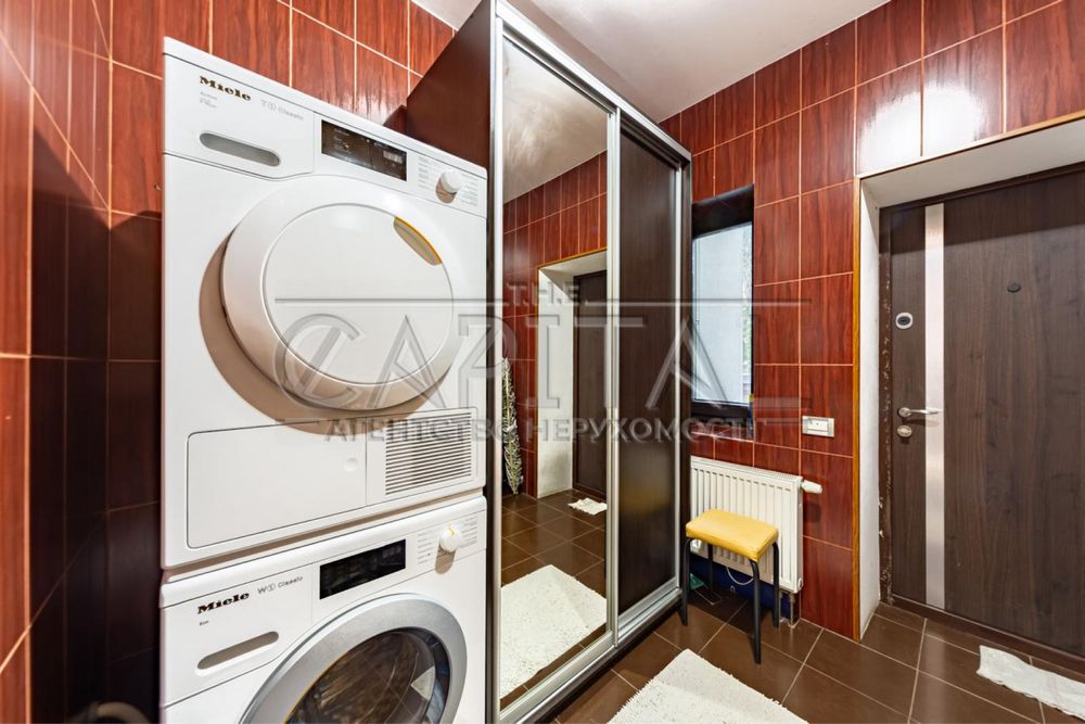 Київ, Святошинський район, вул. Патріарха Володимира Романюка 300м2