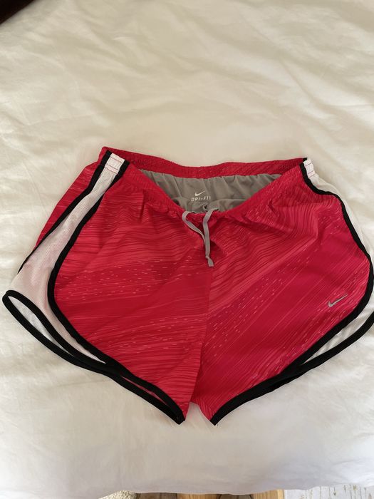 Nike spodenki / szorty damskie L do biegania czerwone