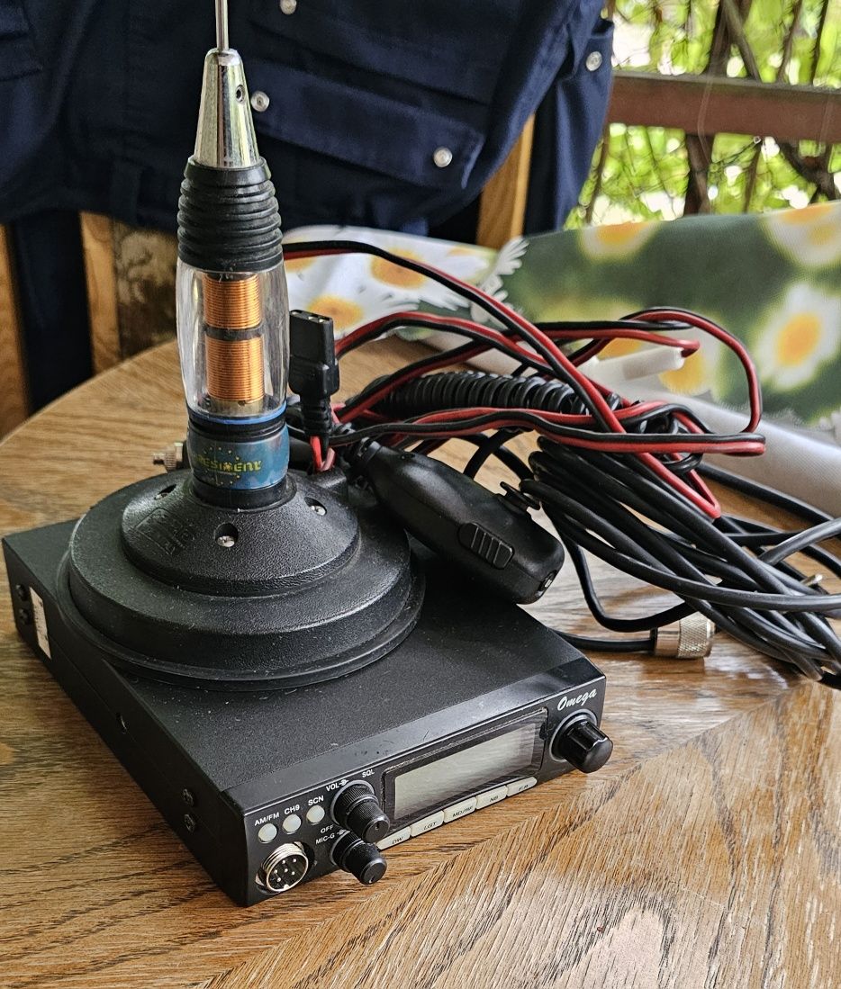 Cb radio Omega + president