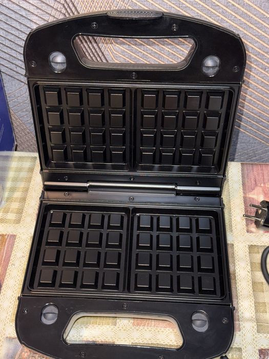 Бутербродниця- вафельниця Severin SA2968