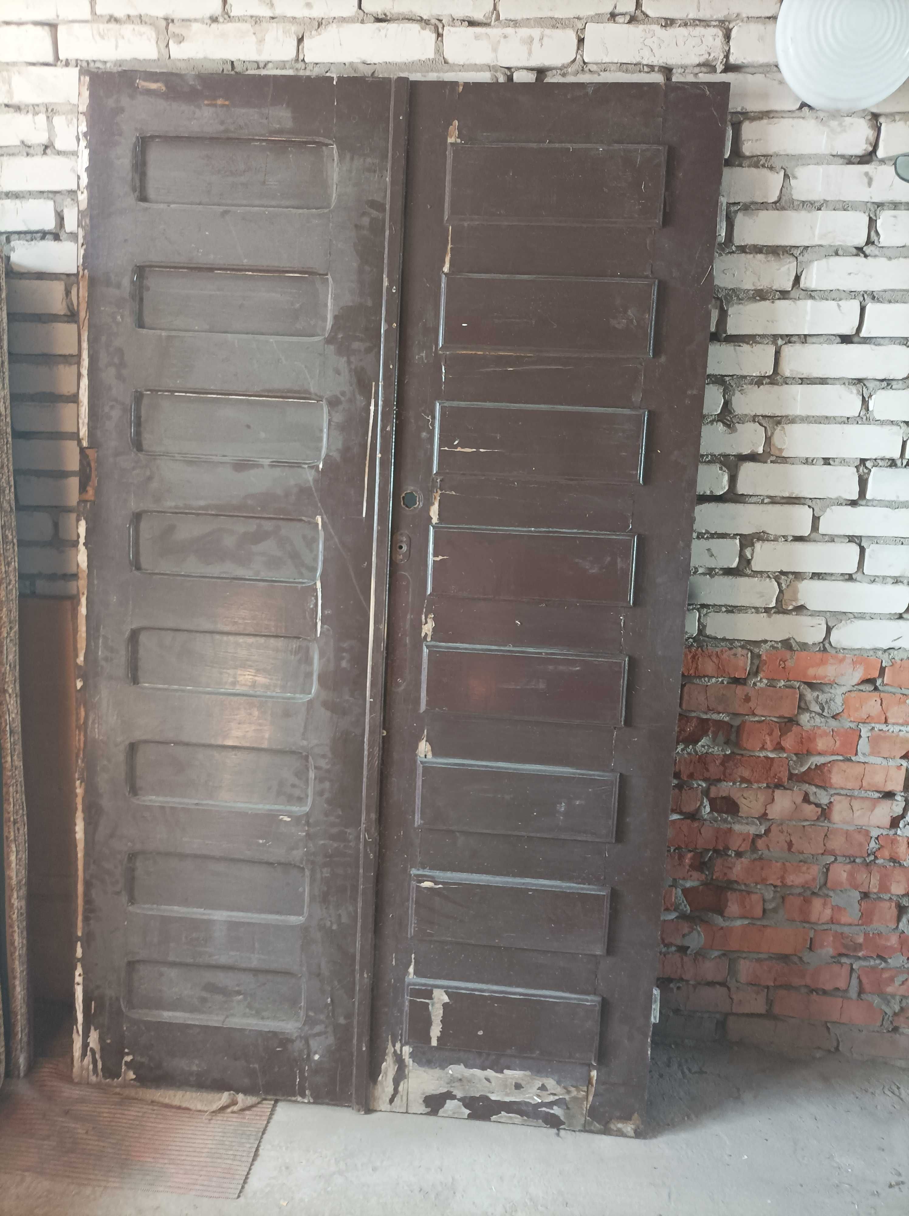двери дубовые очень качественные старинные под реставрацию