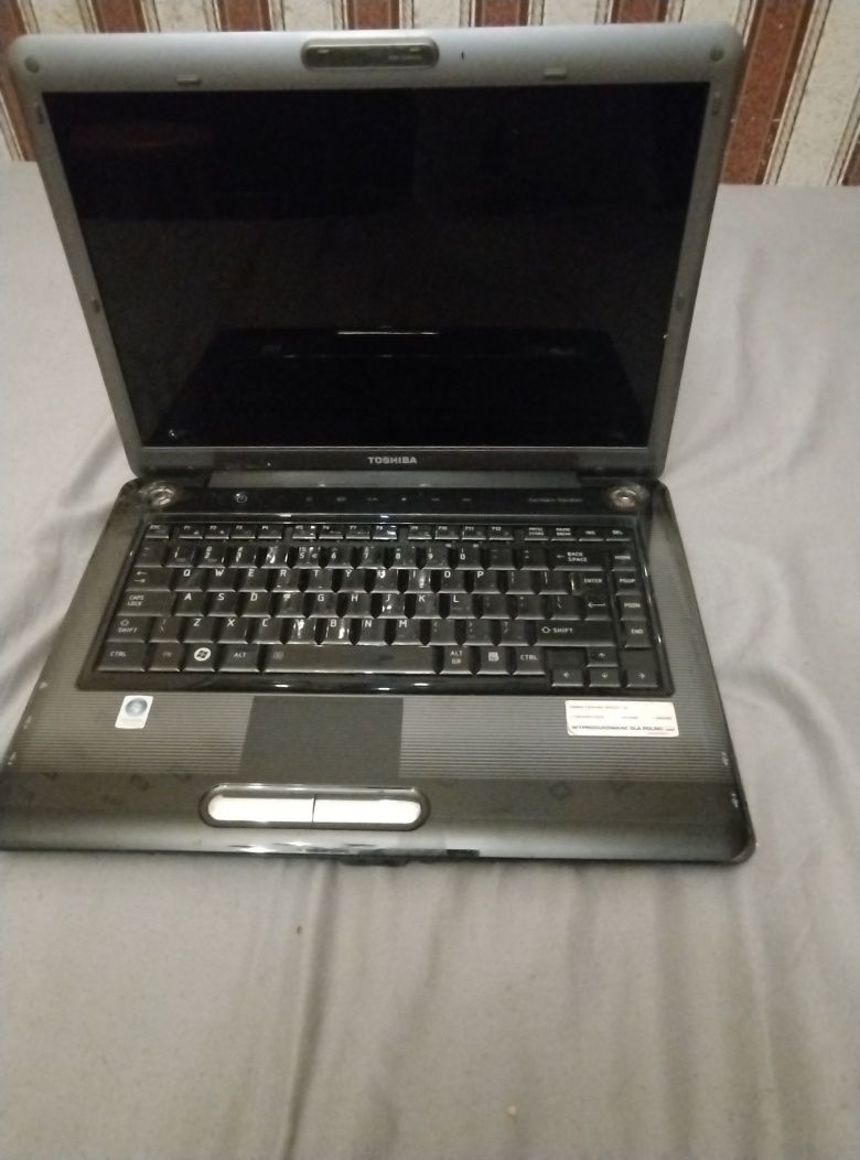 Laptopy  uszkodzone z przeznaczeniem na części