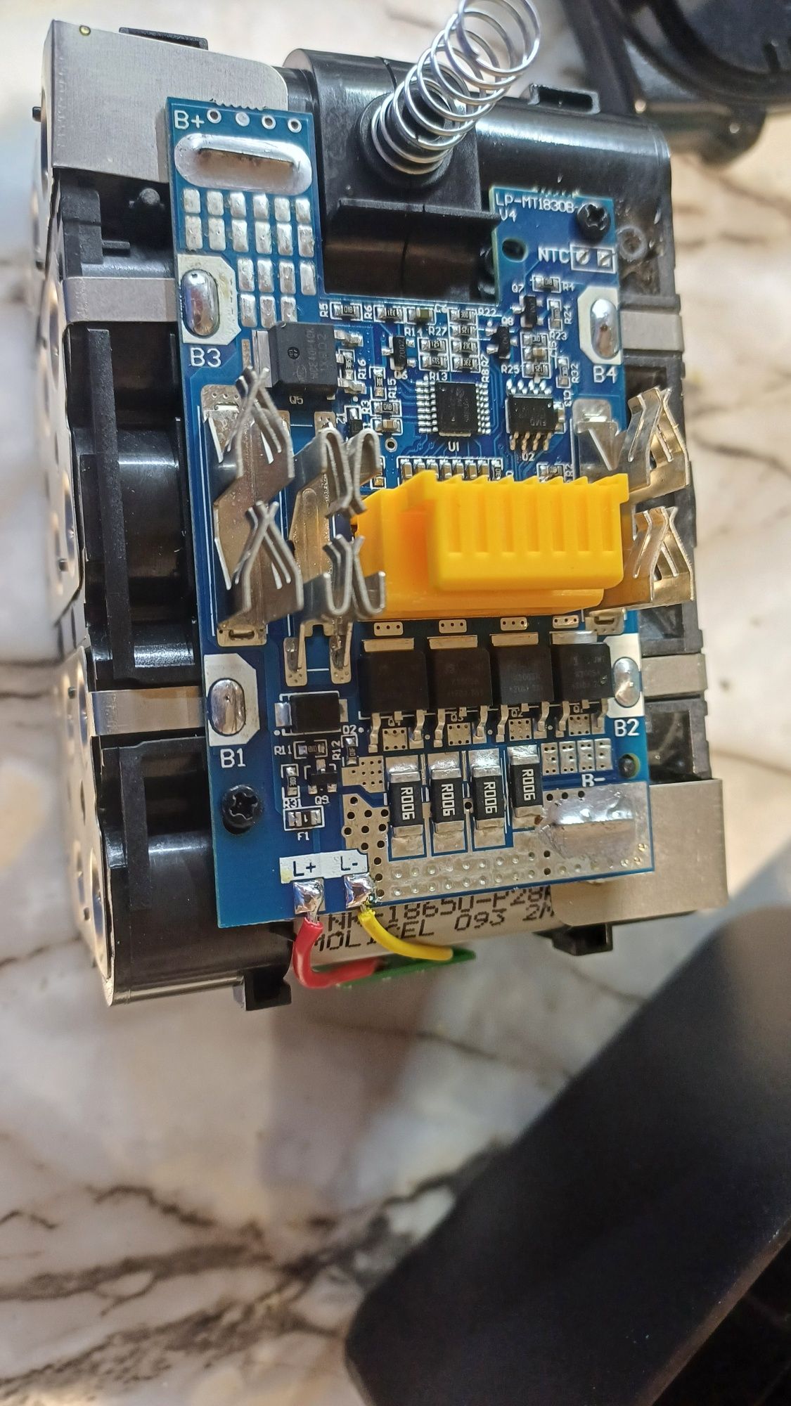Аккумулятор li-ion Makita 8.4Ah та 12Ah