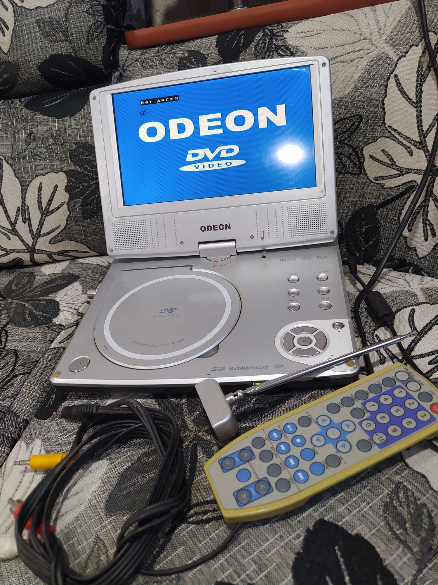 Протативный DVD плейр