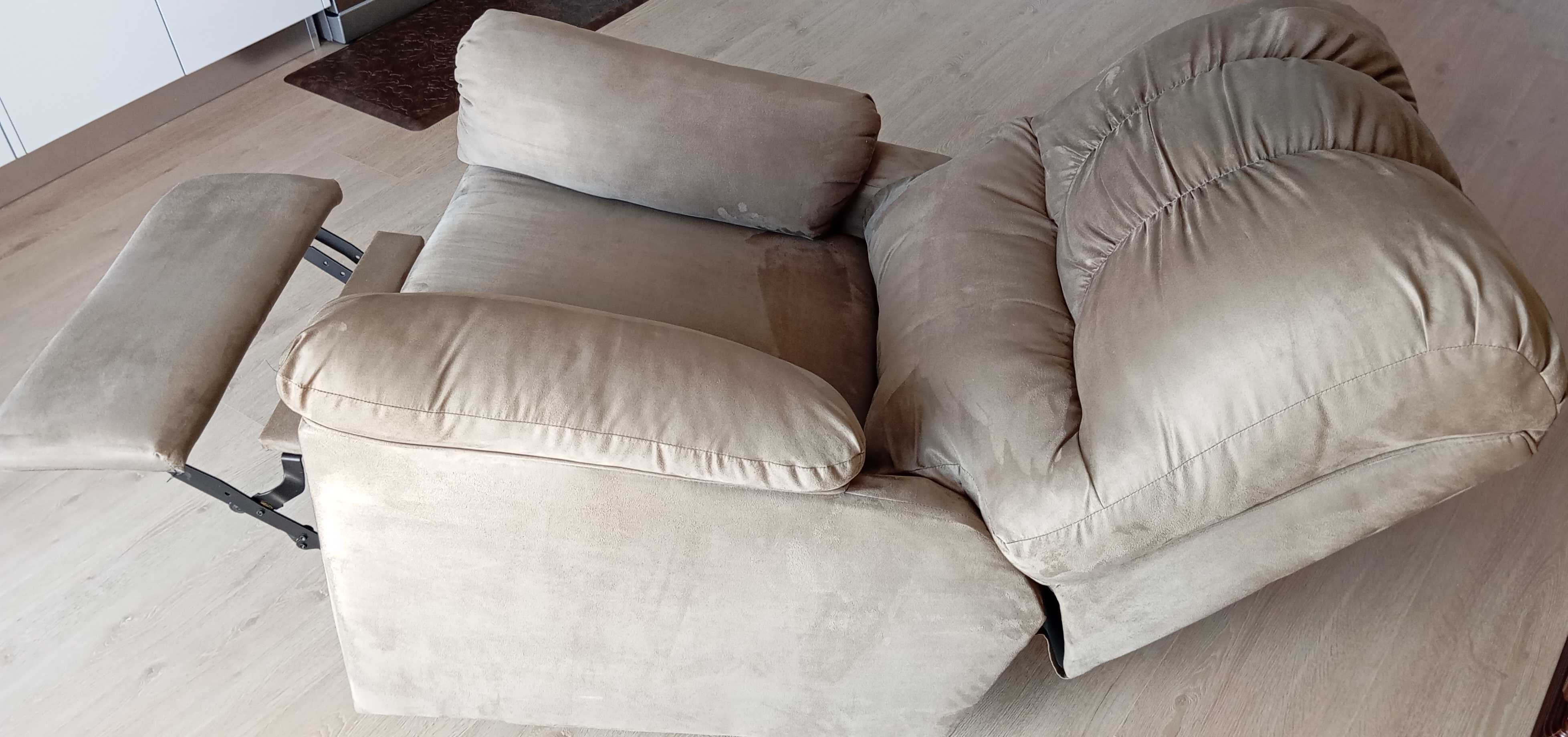 Poltronage reclinaveis com alguma funcao de balanco.