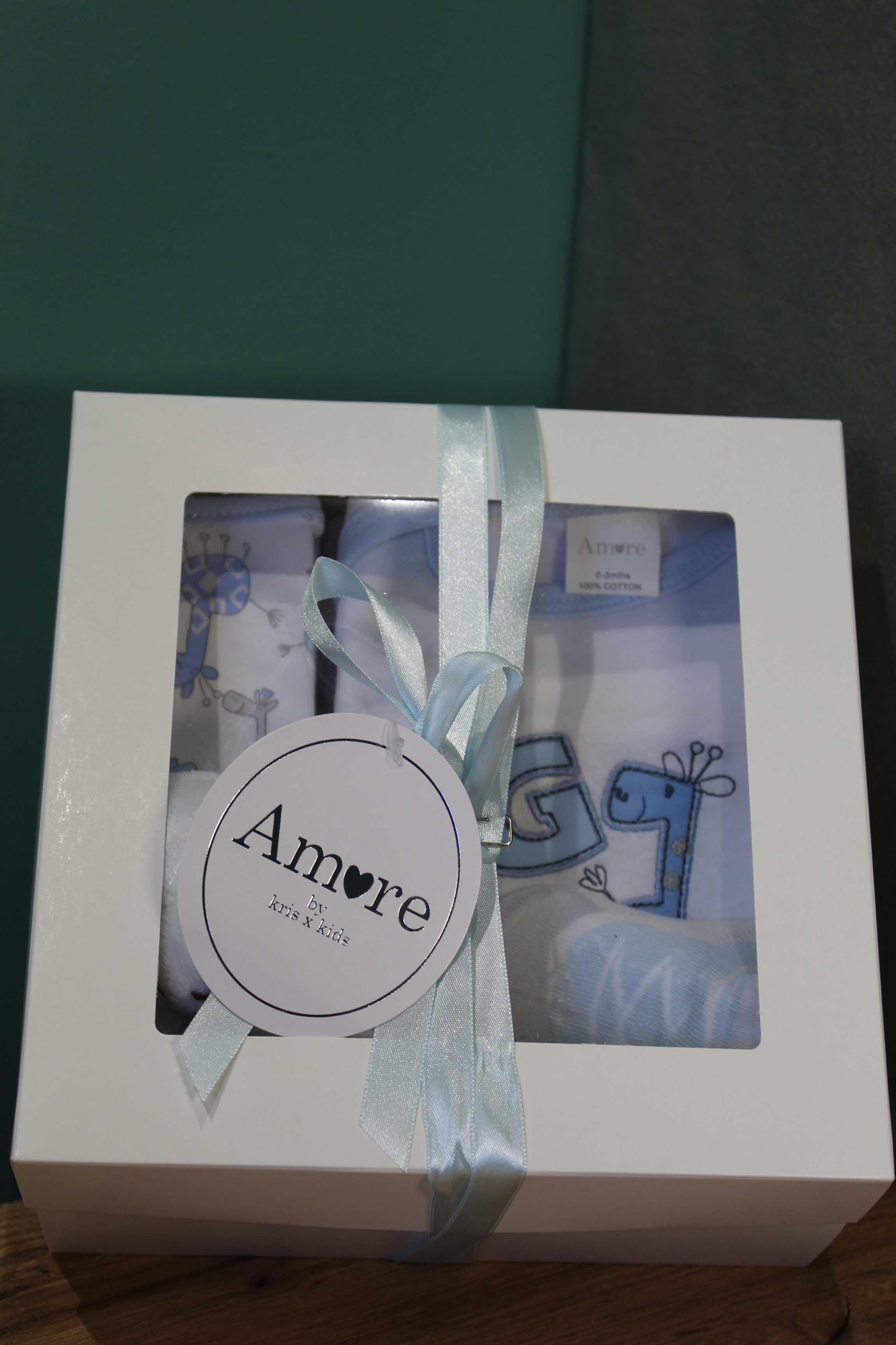 Подарунковий набір із 4 предметів (0-3 місяці) Amore by Kris x Kids