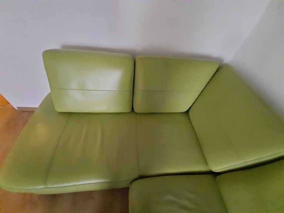 Kanapa narozna ze skory naturalnej z funkcja spania