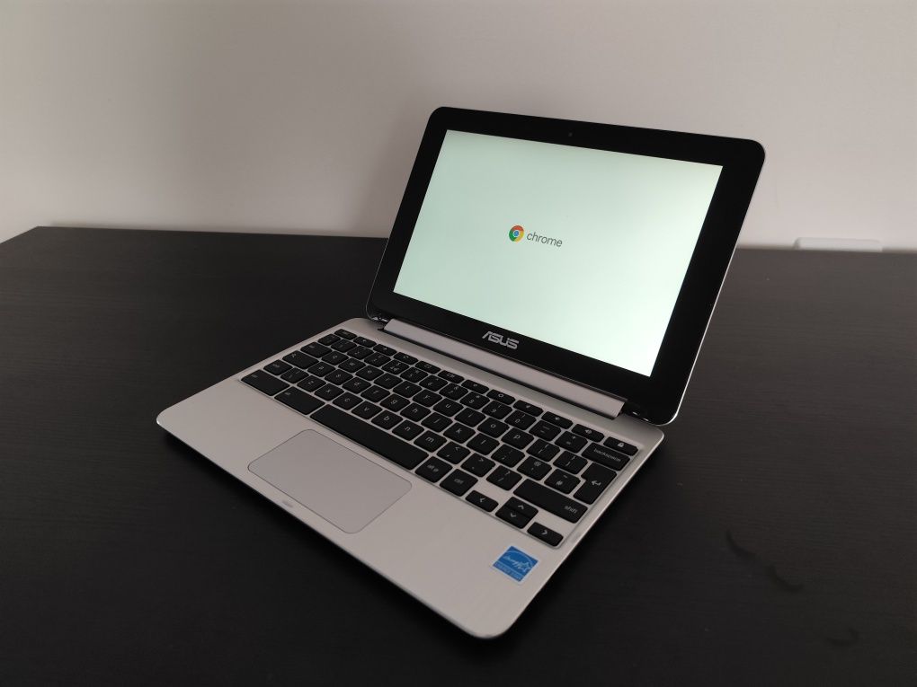 Маленький сенсорний нетбук Asus 10.1 новий!