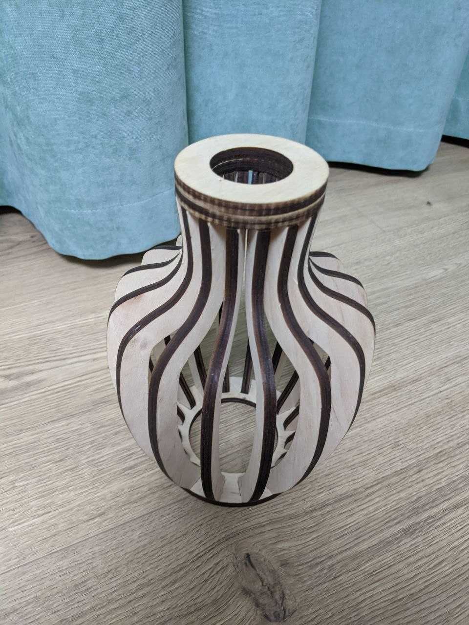 Декоративна дерев'яна ваза
