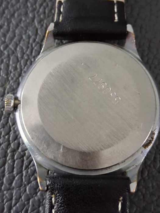 DUŻY Zegarek SLAVA z datownikiem SPRAWNY