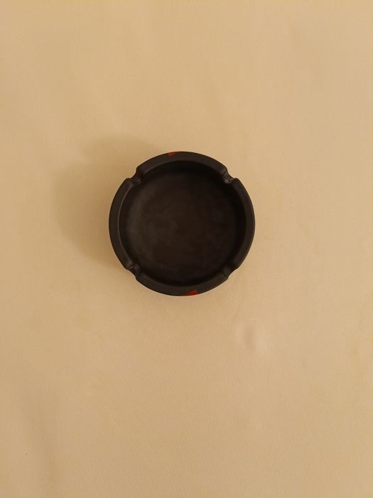 Popielniczka nowa czarna