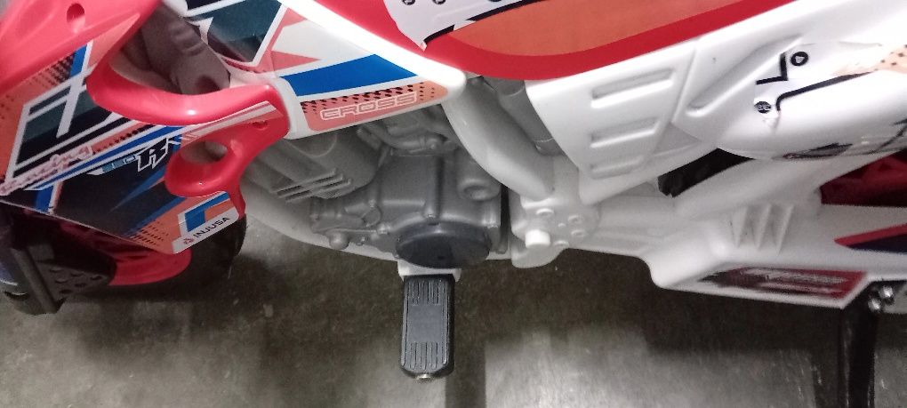 Mota criança a bateria