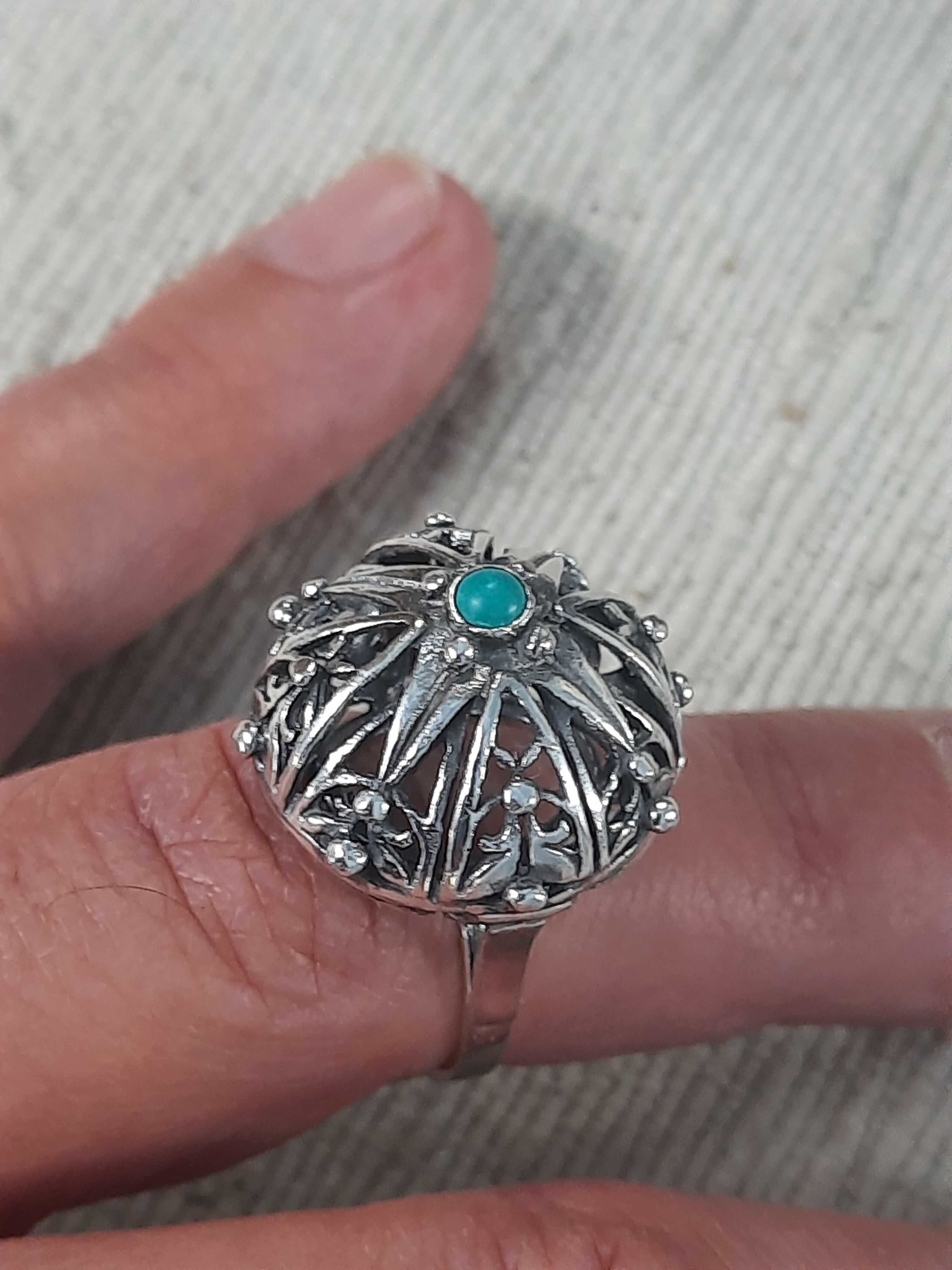 Pierścionek srebrny wzór warmet z turkusem