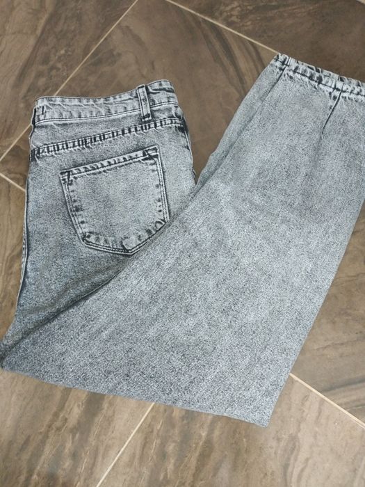 Сірі Джинси МОМ .