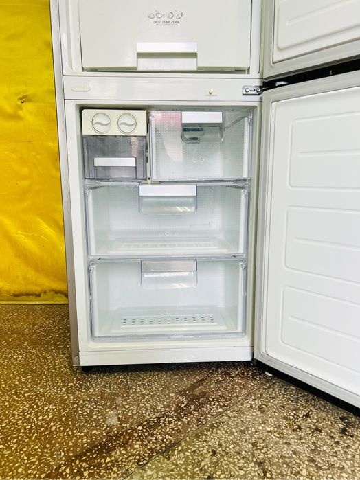 Двухкамерный холодильник LG GW-F499BNKZ, Inverter NoFrost