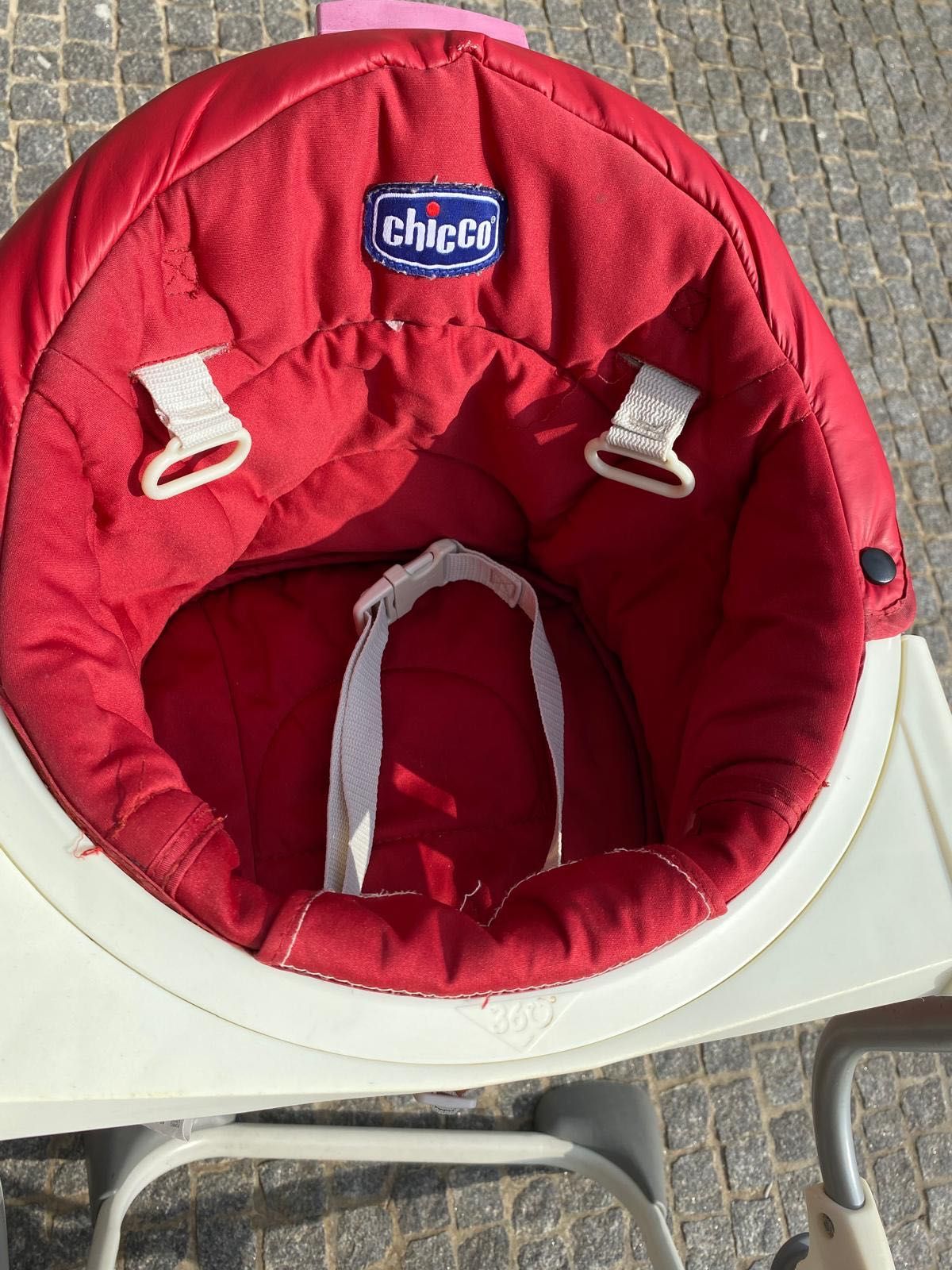 Cadeira papa Chicco roda 360 graus