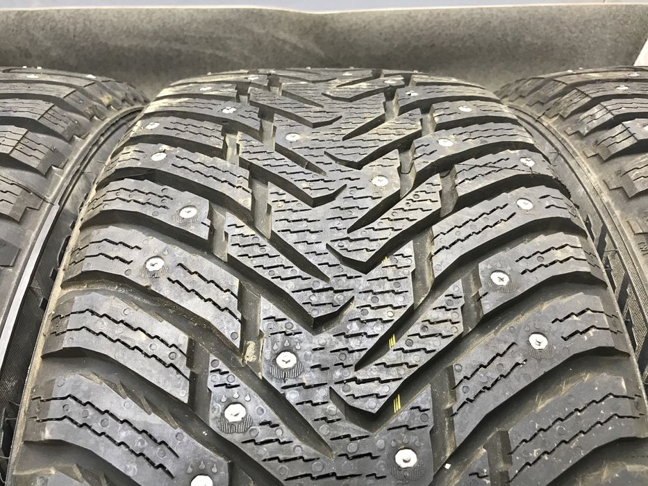 Шини як Нові 245 45 R18 100W зима Nokian Hakkapeliitta 8 шипи зимові