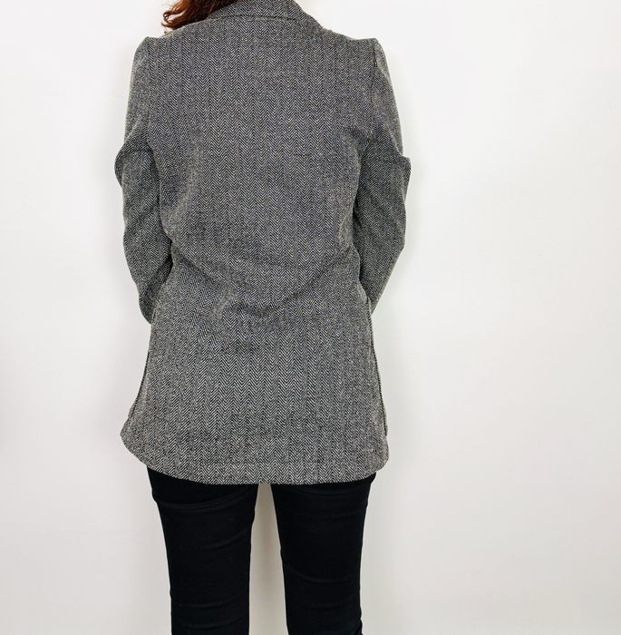 Szary żakiet w jodełkę z jednym guzikiem XS 34 H&M