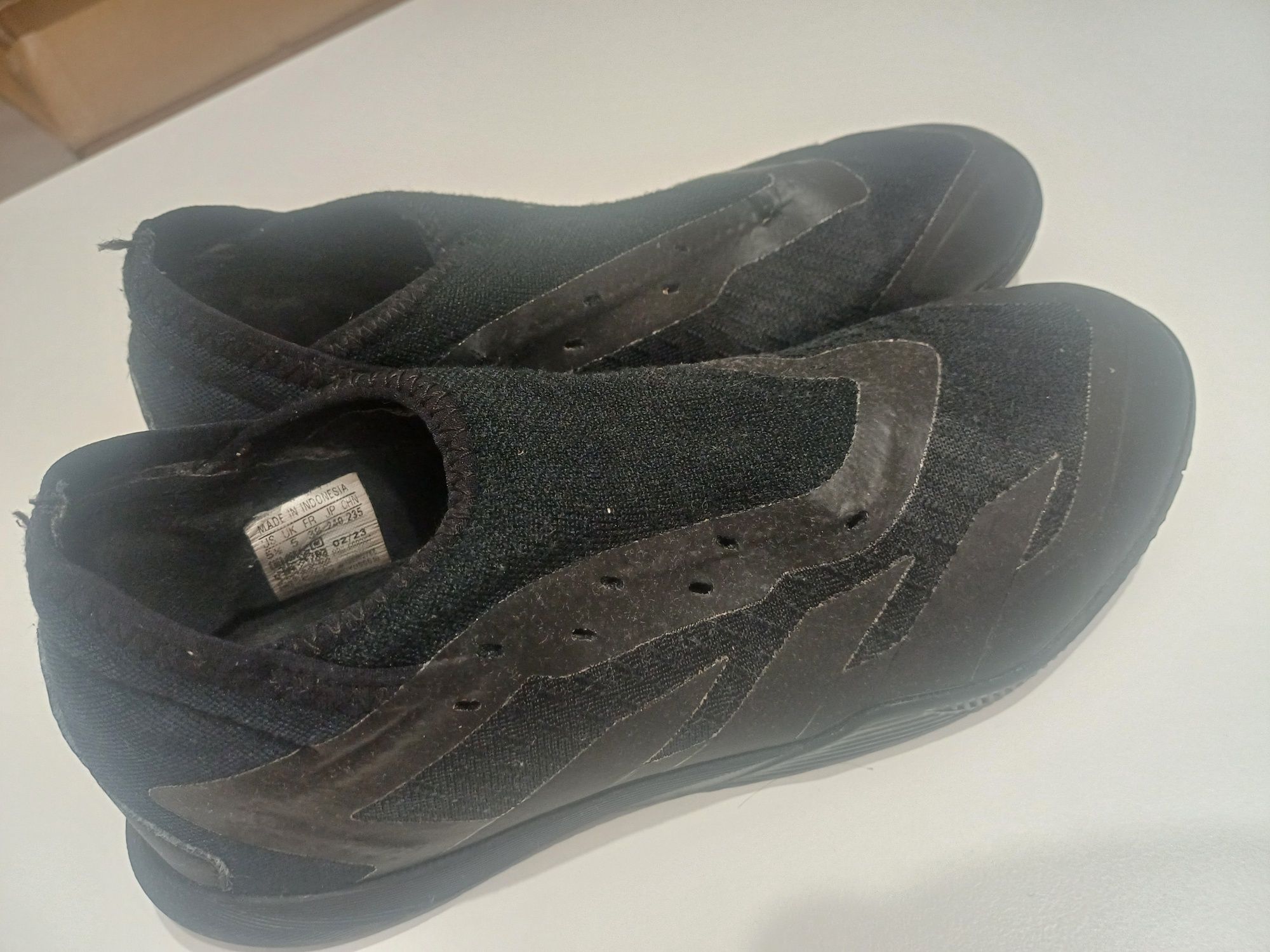 Buty trampli Adidas Predator