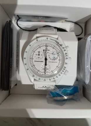 Nowy Omega x Swatch SO33W700 Snoopy - Kosmiczny model z biokeramiką