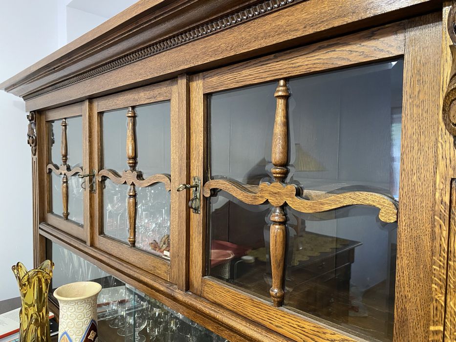 Kredens drewniany w stylu klasycznym – antyk