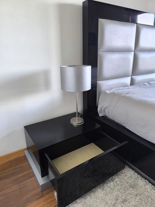 Cama com estrado elevatório