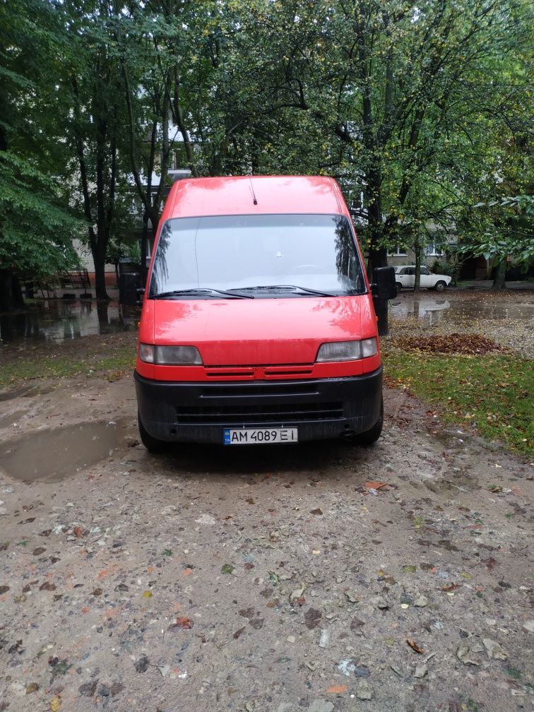 Оренда вантажного буса