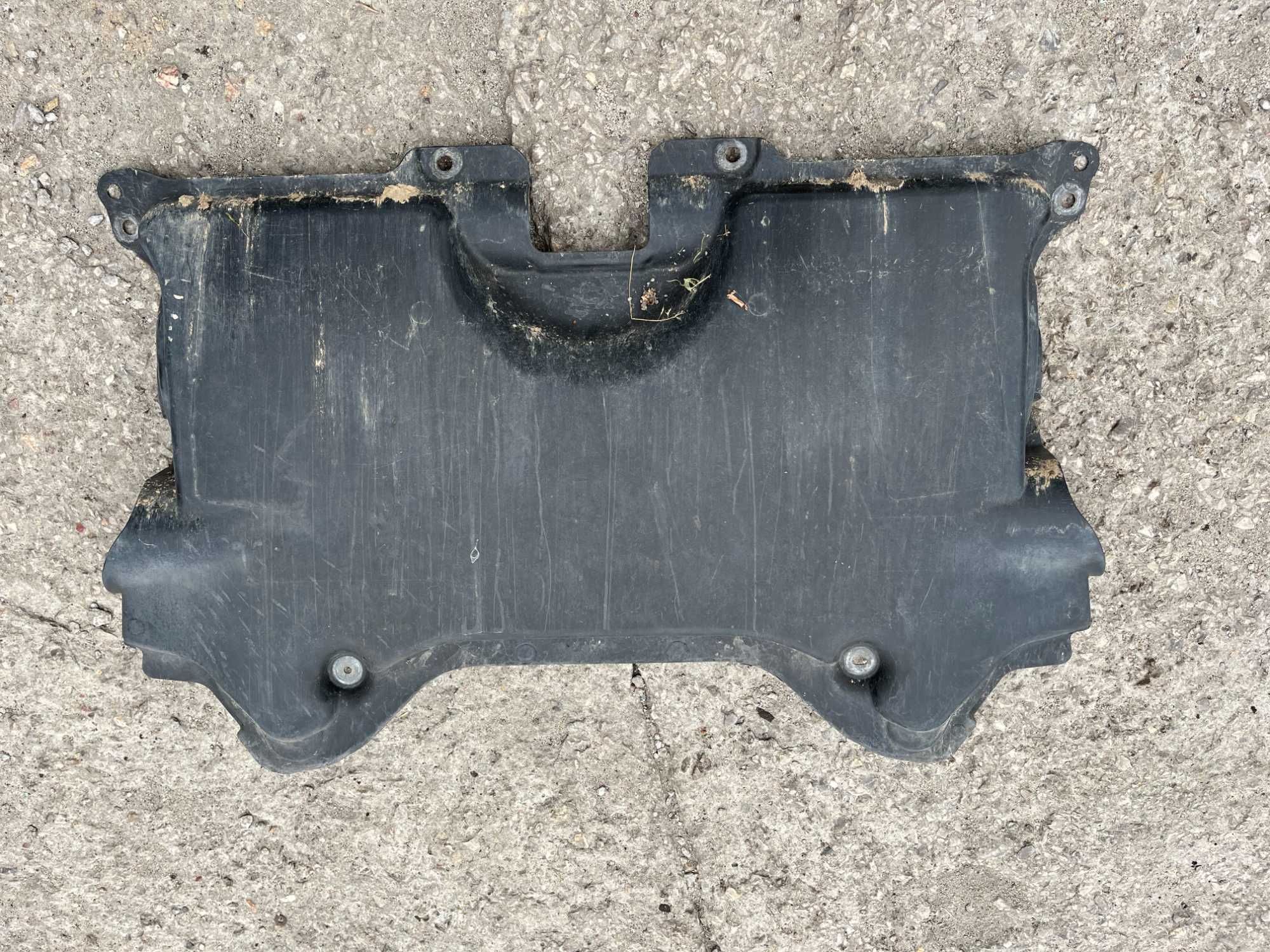 Osłona podłoga silnika Mercedes C W204 A204.520.0823