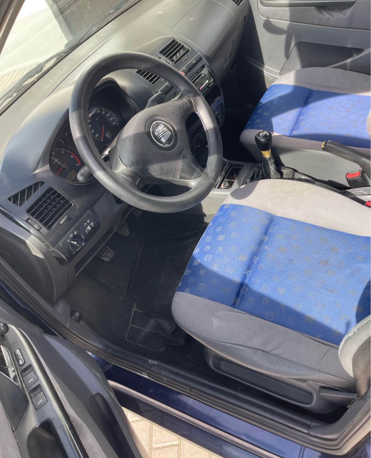 Carro IBIZA 4 portas