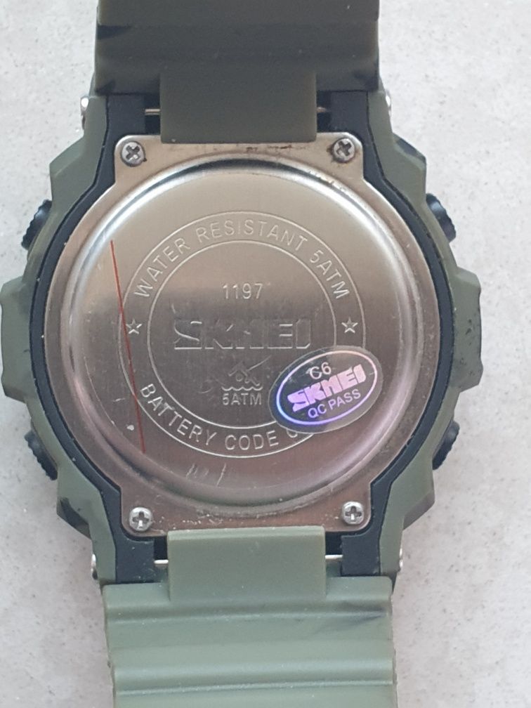 Skmei męski zegarek sportowy camo.