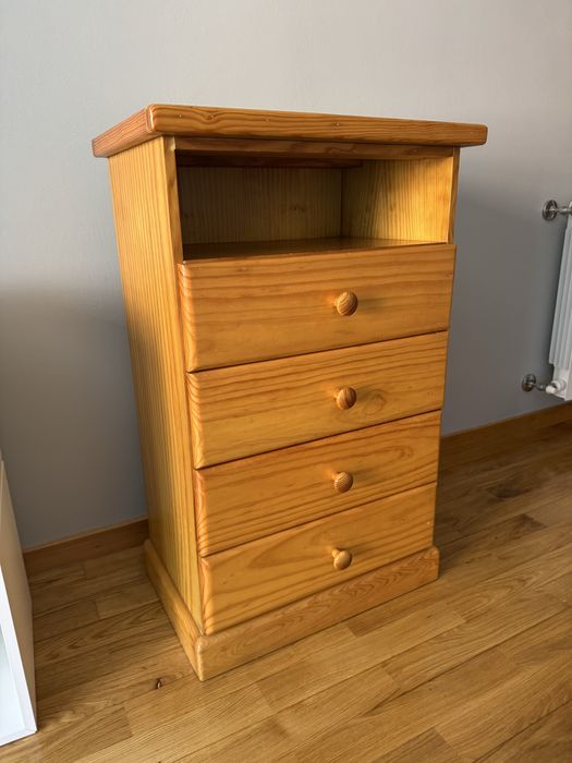 Camiseiro em madeira