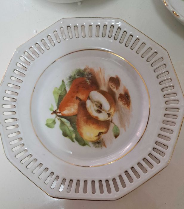 Pratinho com decoração vegetalista